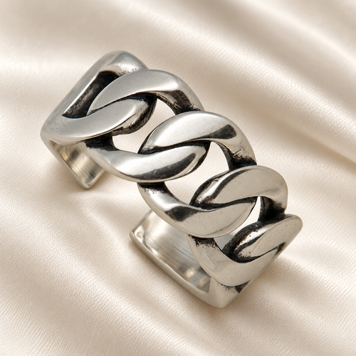 chain front of the jewellery on ivory silk, digital visualisation