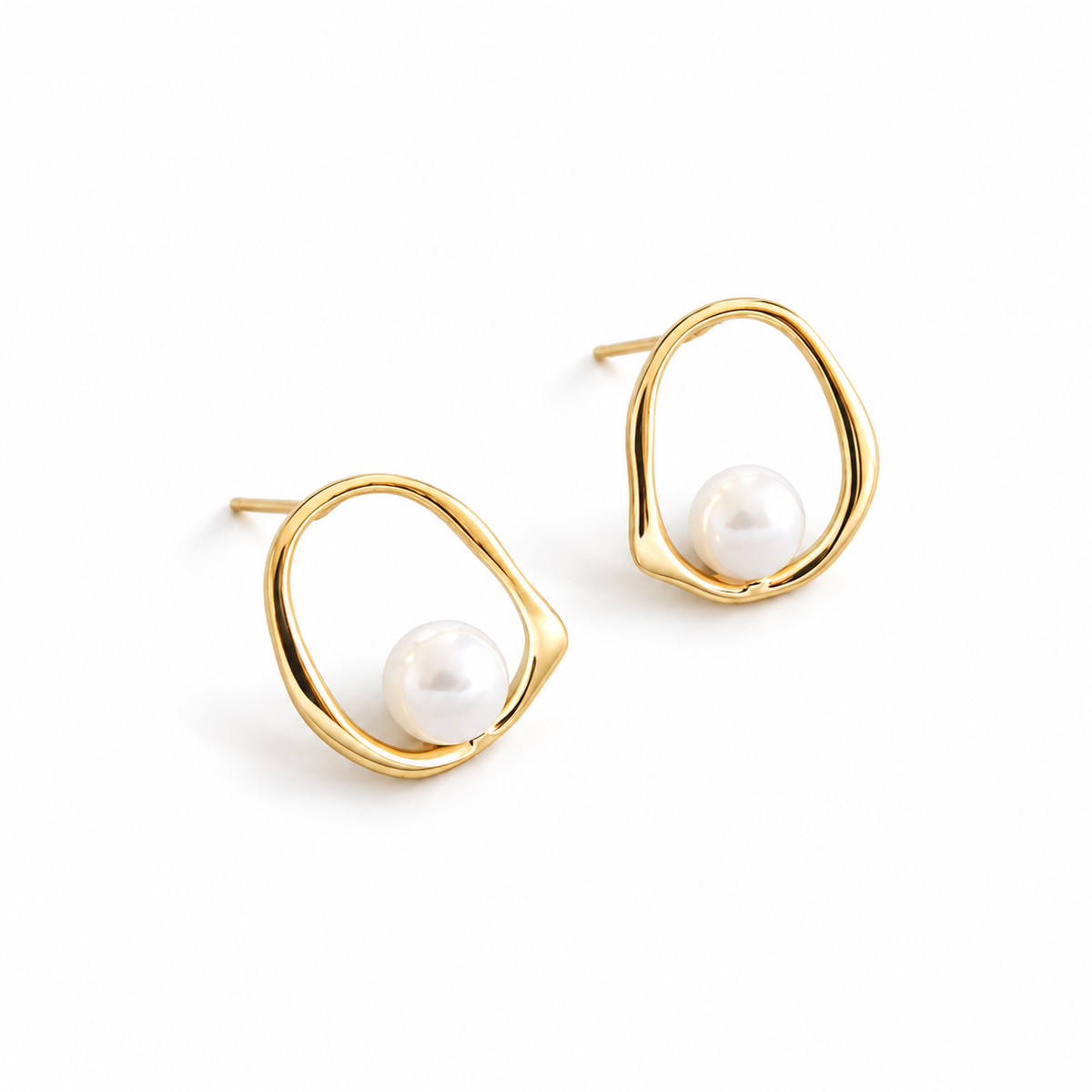 Digital studio visualisation of Yellow Gold shell pearl stud earrings on white